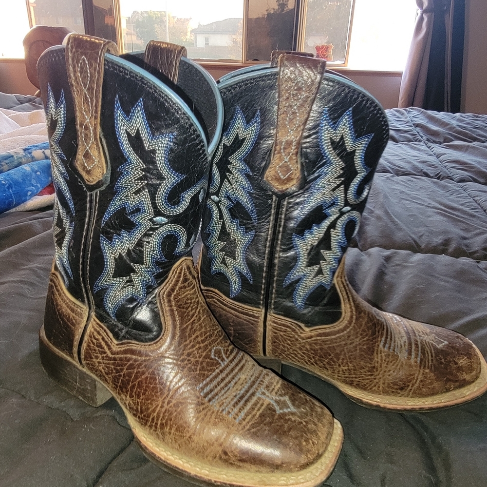 Ariat boys boots sz 11